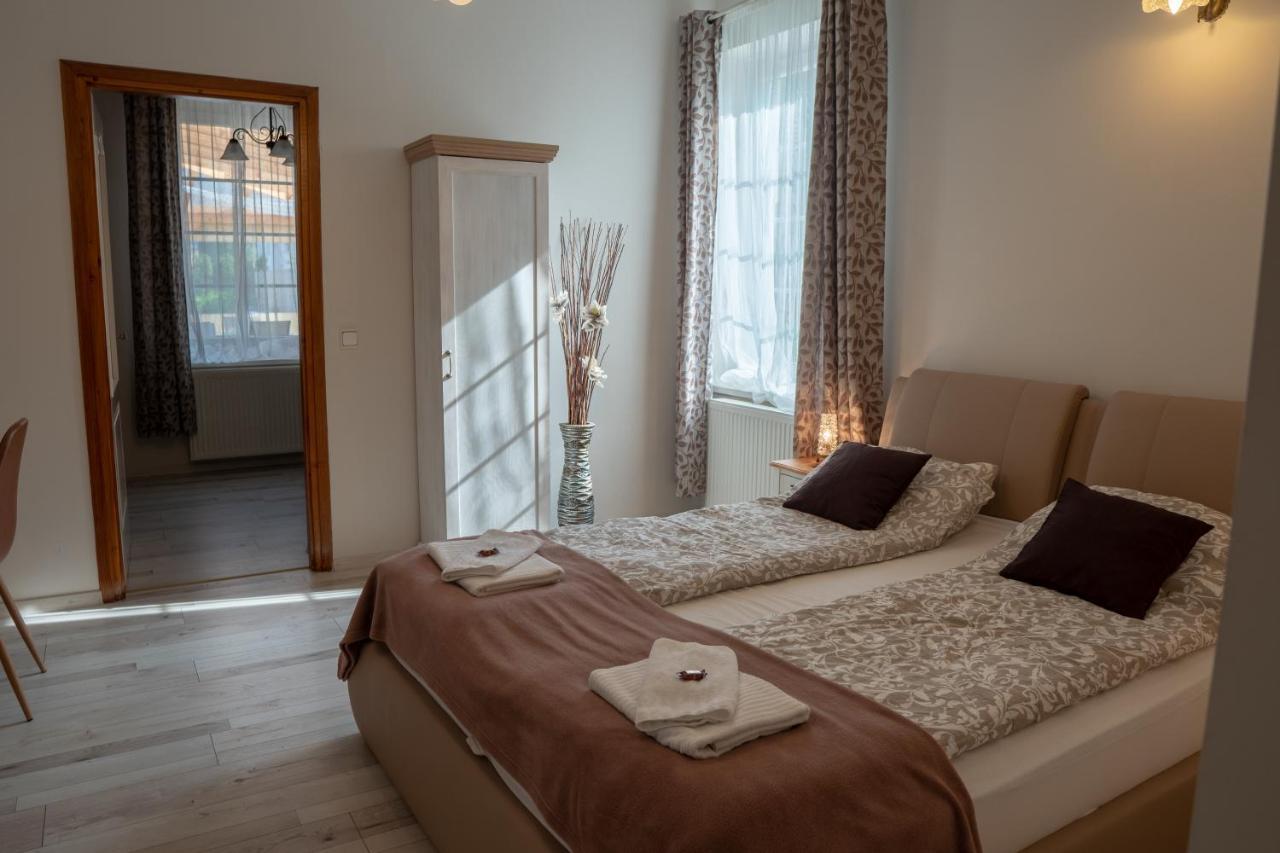 Bed and Breakfast F57 - Frankó Családi Panzió Balatonlelle Exterior foto