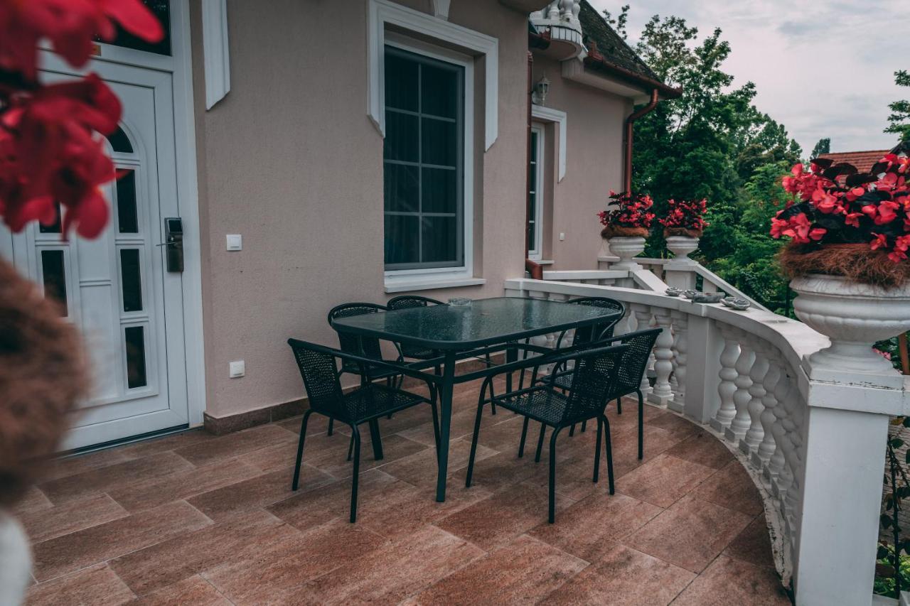 Bed and Breakfast F57 - Frankó Családi Panzió Balatonlelle Exterior foto