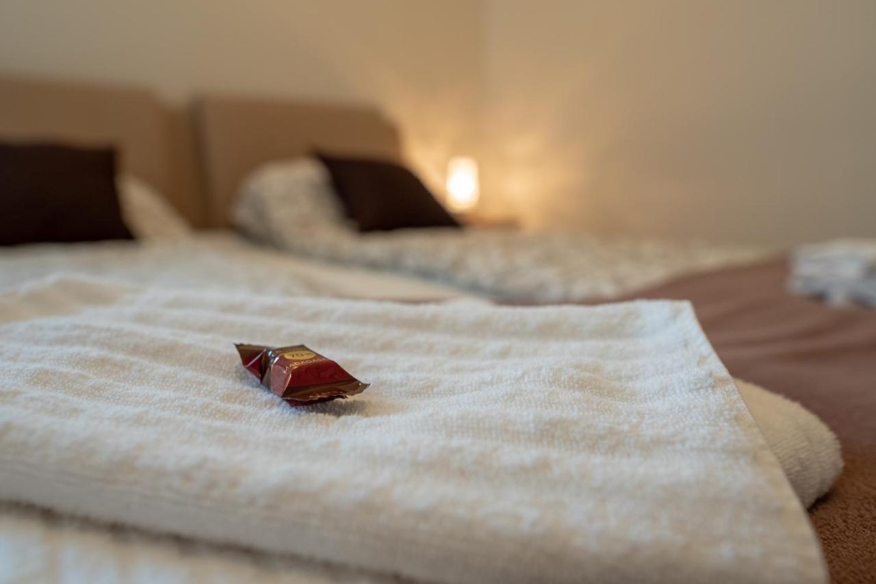 Bed and Breakfast F57 - Frankó Családi Panzió Balatonlelle Exterior foto