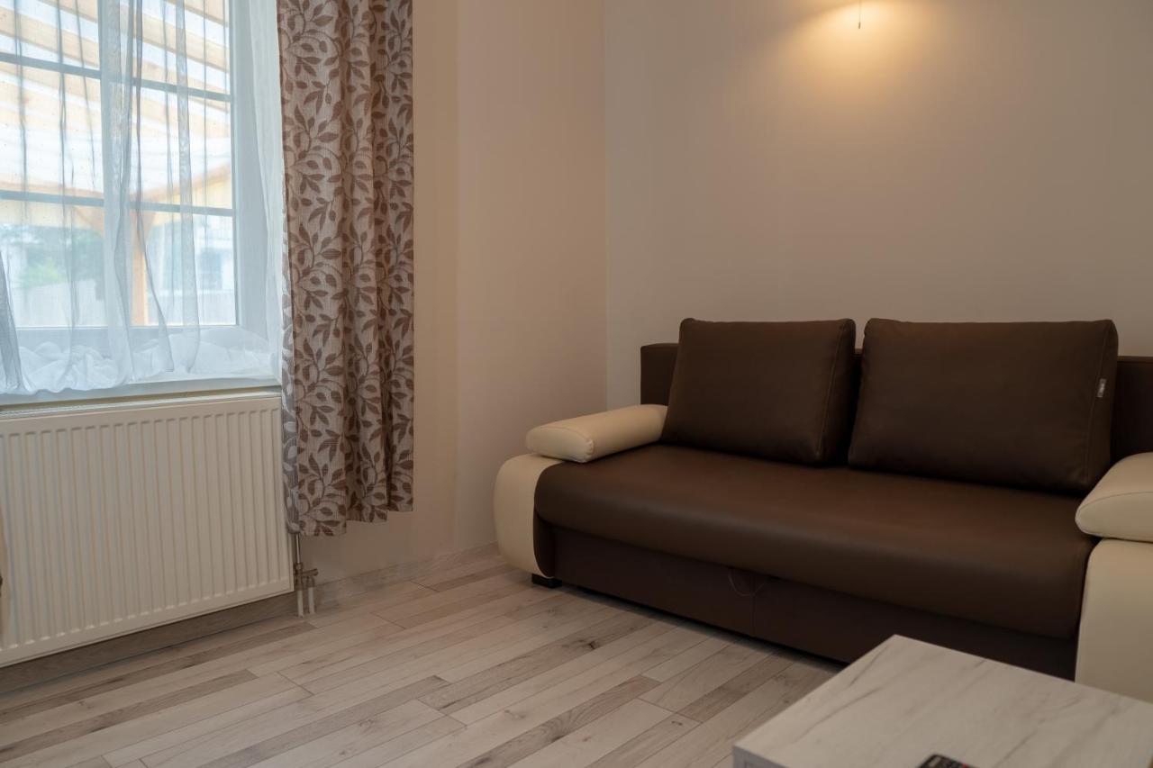 Bed and Breakfast F57 - Frankó Családi Panzió Balatonlelle Exterior foto
