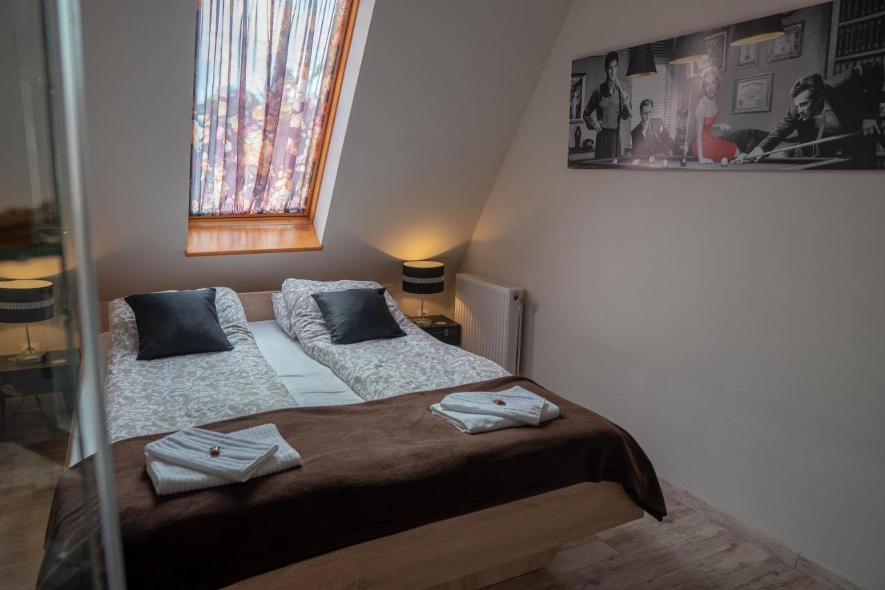 Bed and Breakfast F57 - Frankó Családi Panzió Balatonlelle Exterior foto