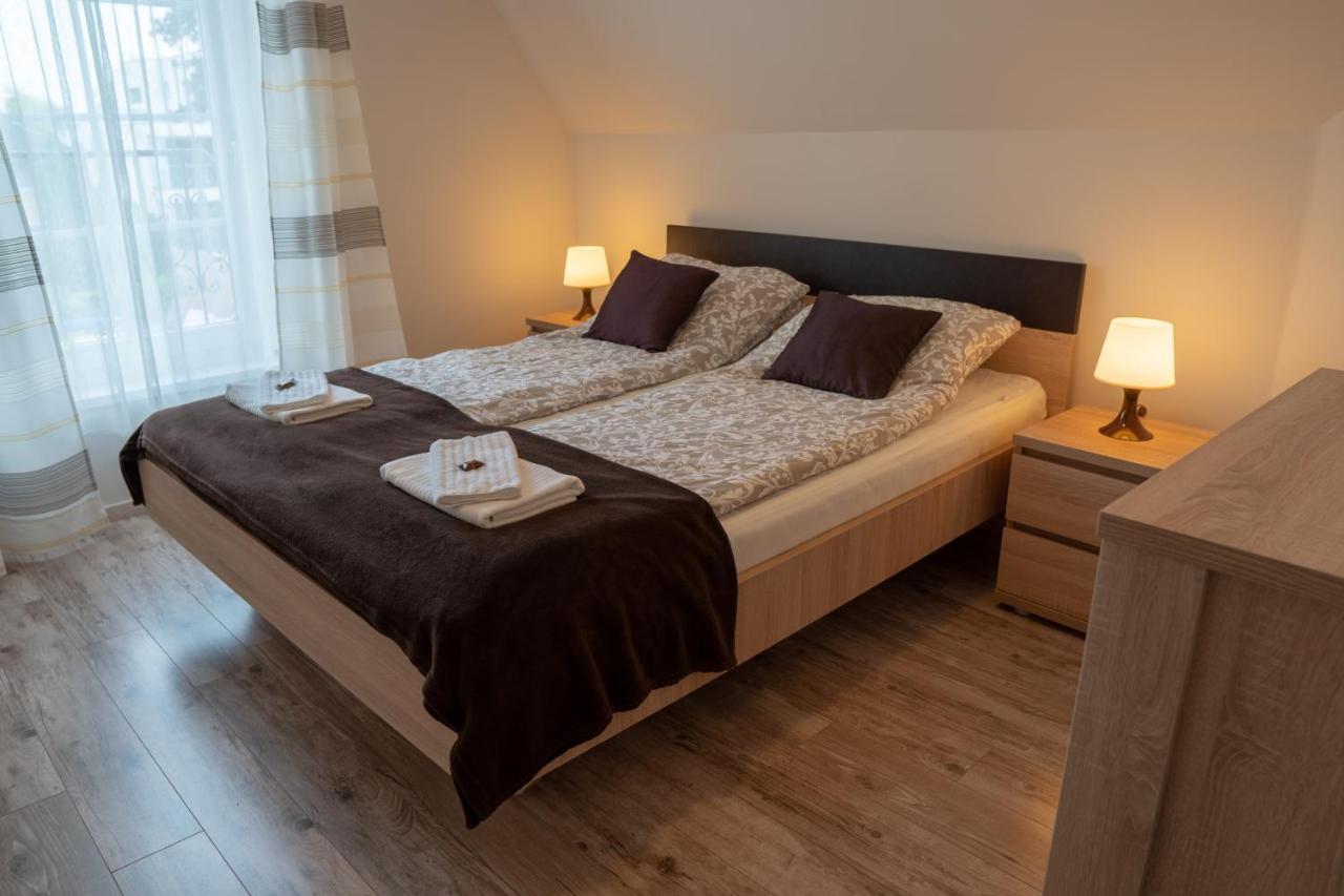 Bed and Breakfast F57 - Frankó Családi Panzió Balatonlelle Exterior foto