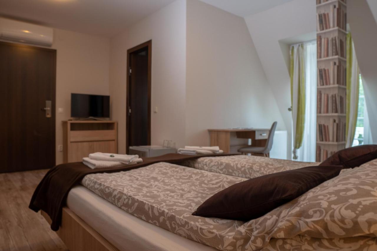 Bed and Breakfast F57 - Frankó Családi Panzió Balatonlelle Exterior foto