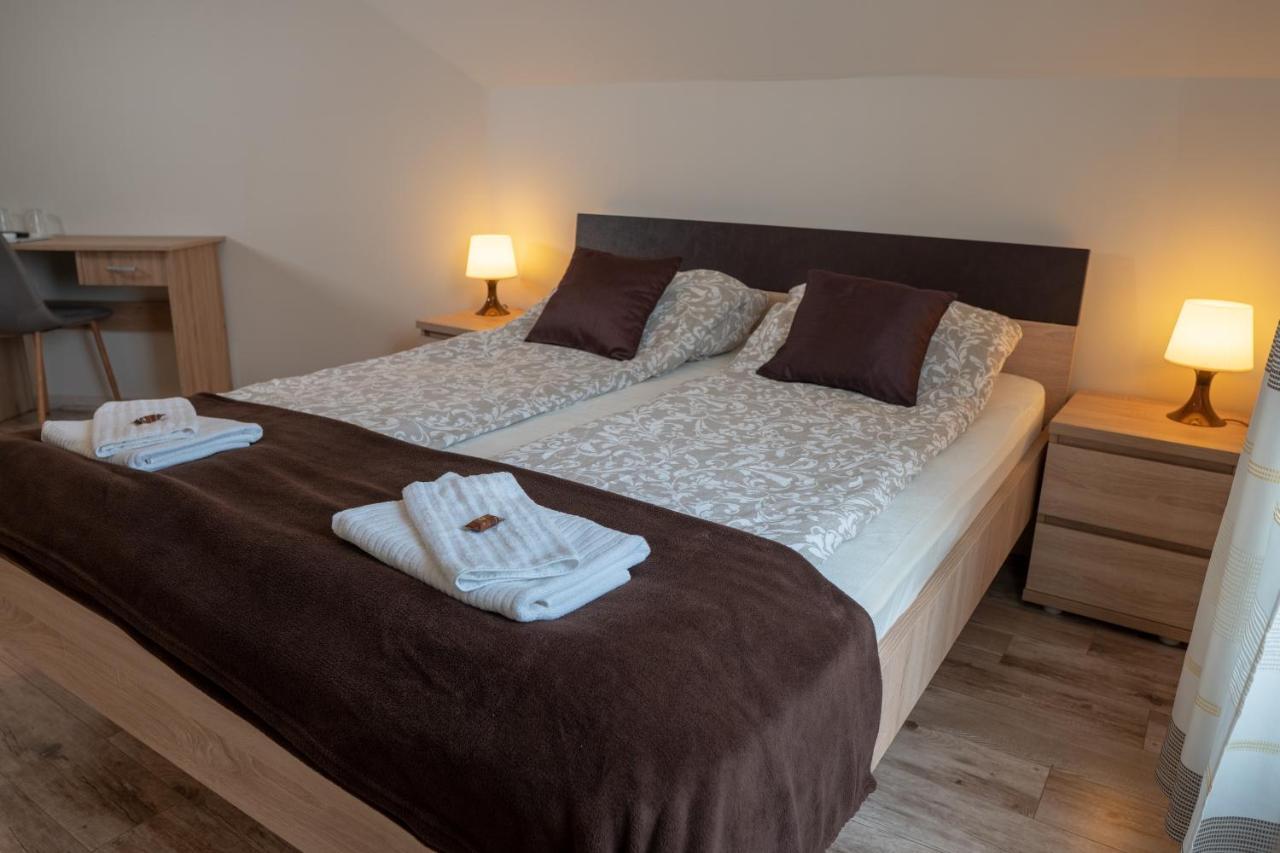 Bed and Breakfast F57 - Frankó Családi Panzió Balatonlelle Exterior foto