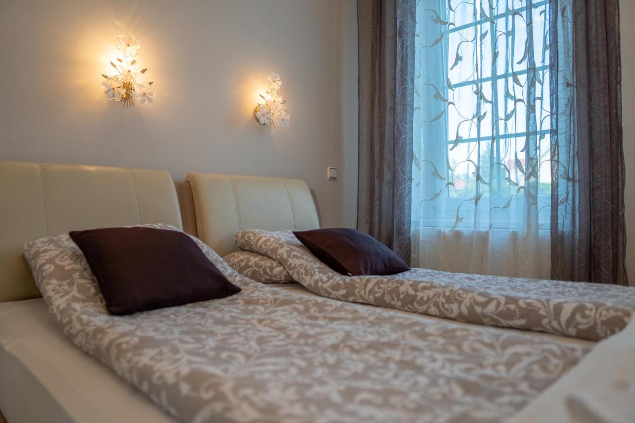 Bed and Breakfast F57 - Frankó Családi Panzió Balatonlelle Exterior foto