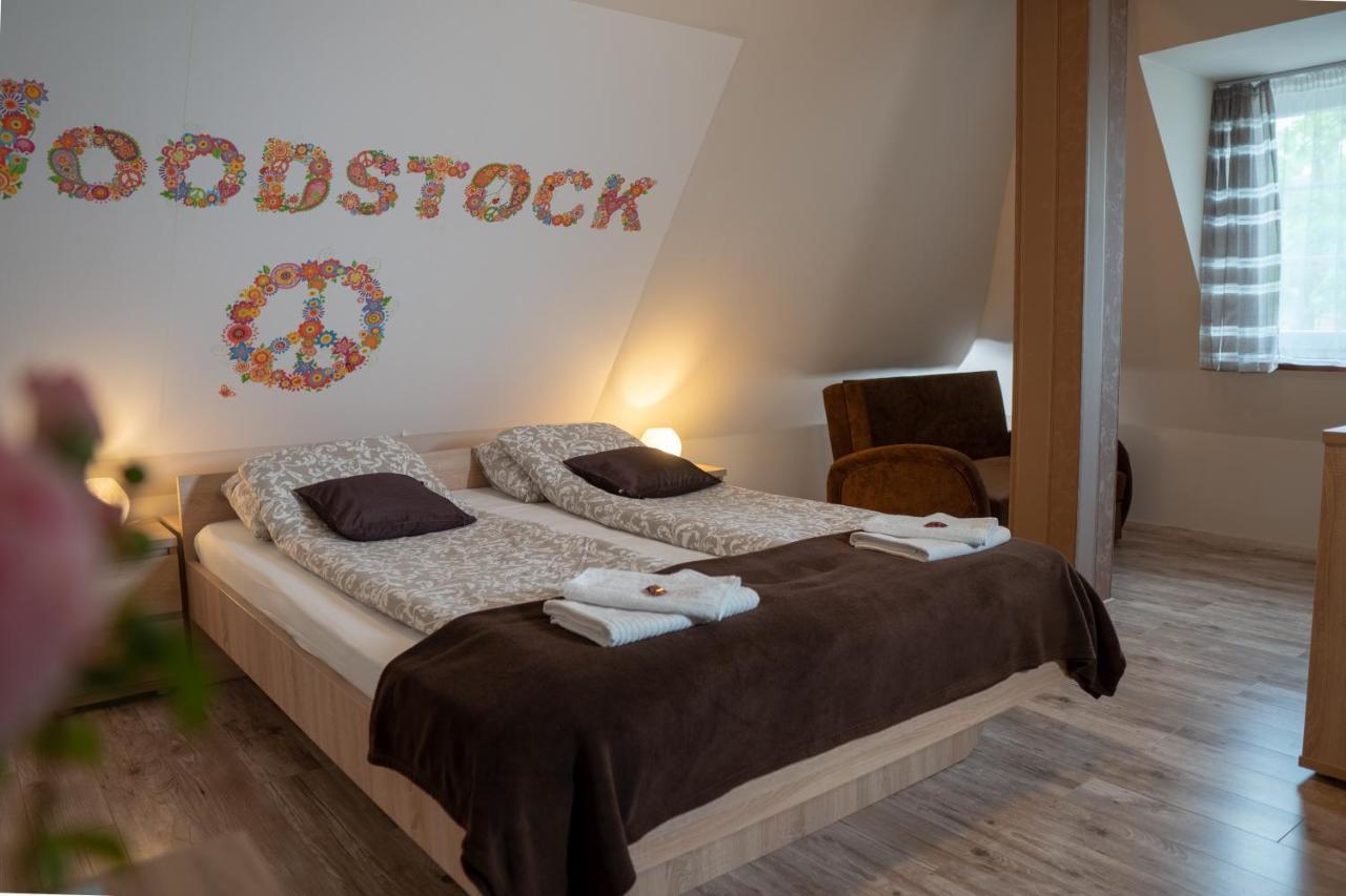 Bed and Breakfast F57 - Frankó Családi Panzió Balatonlelle Exterior foto