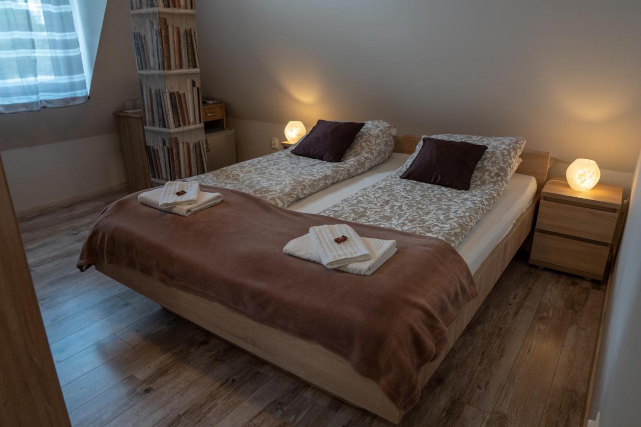 Bed and Breakfast F57 - Frankó Családi Panzió Balatonlelle Exterior foto