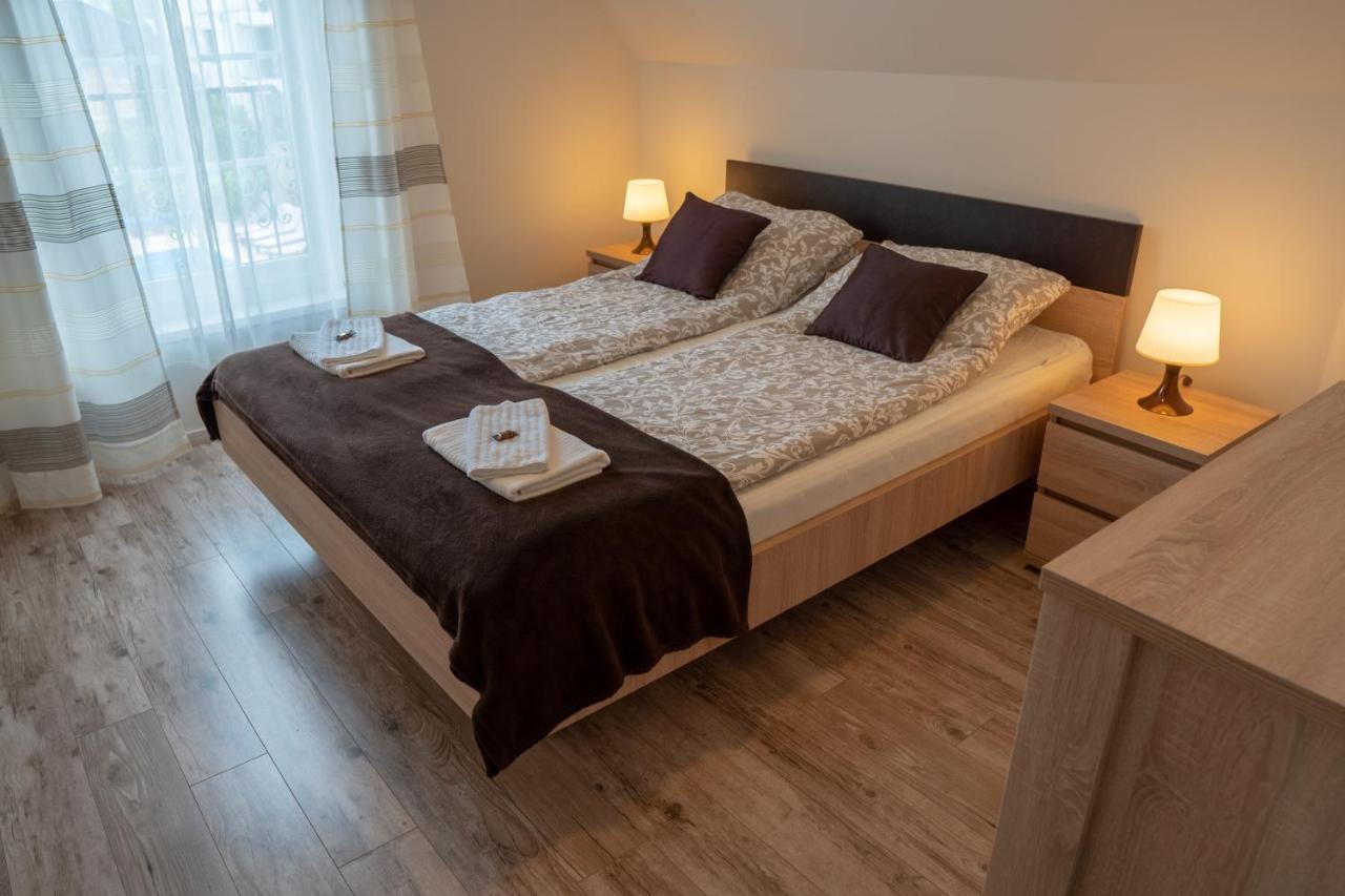 Bed and Breakfast F57 - Frankó Családi Panzió Balatonlelle Exterior foto