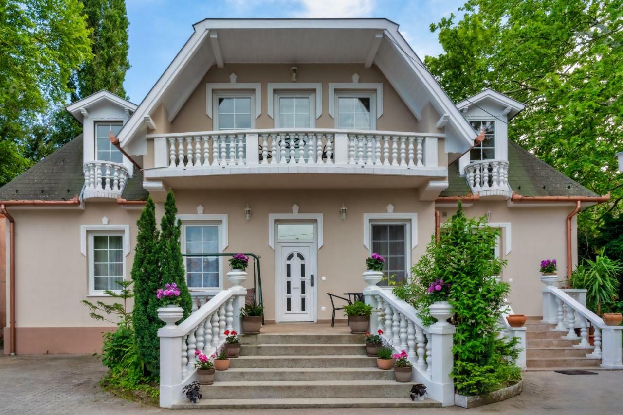 Bed and Breakfast F57 - Frankó Családi Panzió Balatonlelle Exterior foto