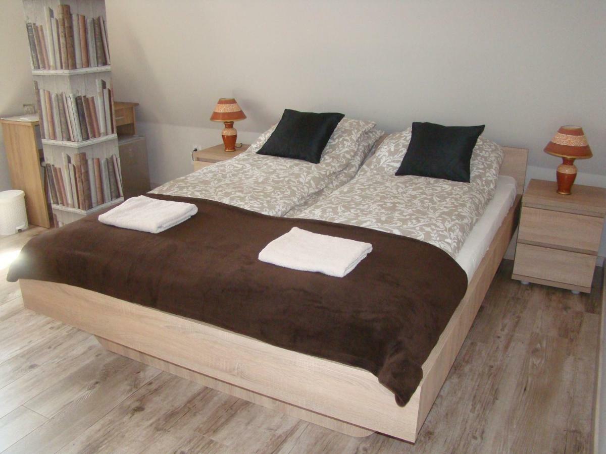 Bed and Breakfast F57 - Frankó Családi Panzió Balatonlelle Exterior foto